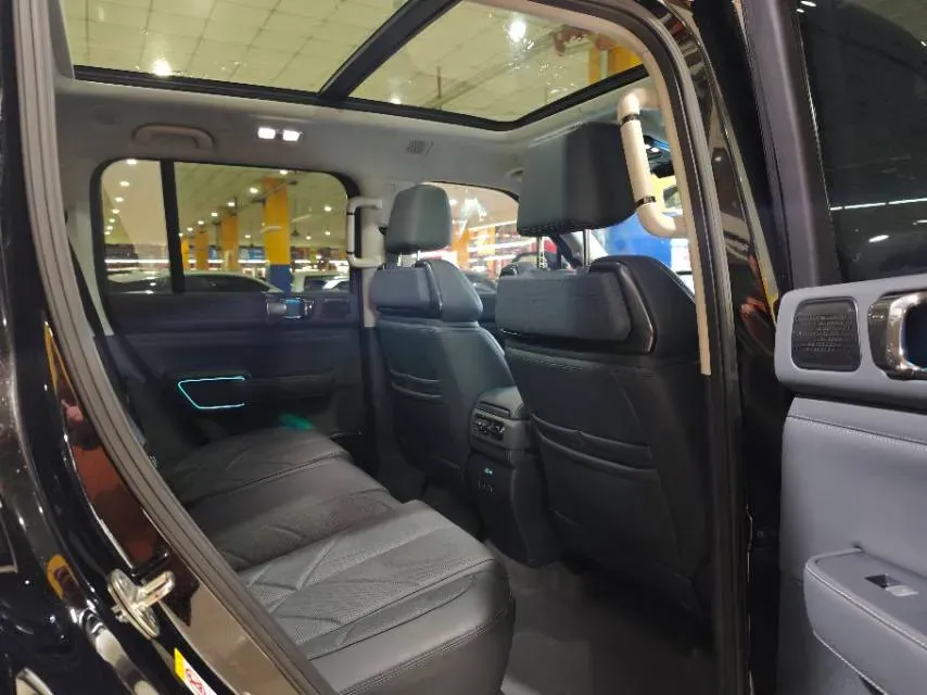 2023 FangChengBao Bao 5 1.5T 194HP L4 E-CVT PHEV 31.8KWH,autocango,china used car exporter,china ev exporter,chinese used car exporter,chinese used ev exporter