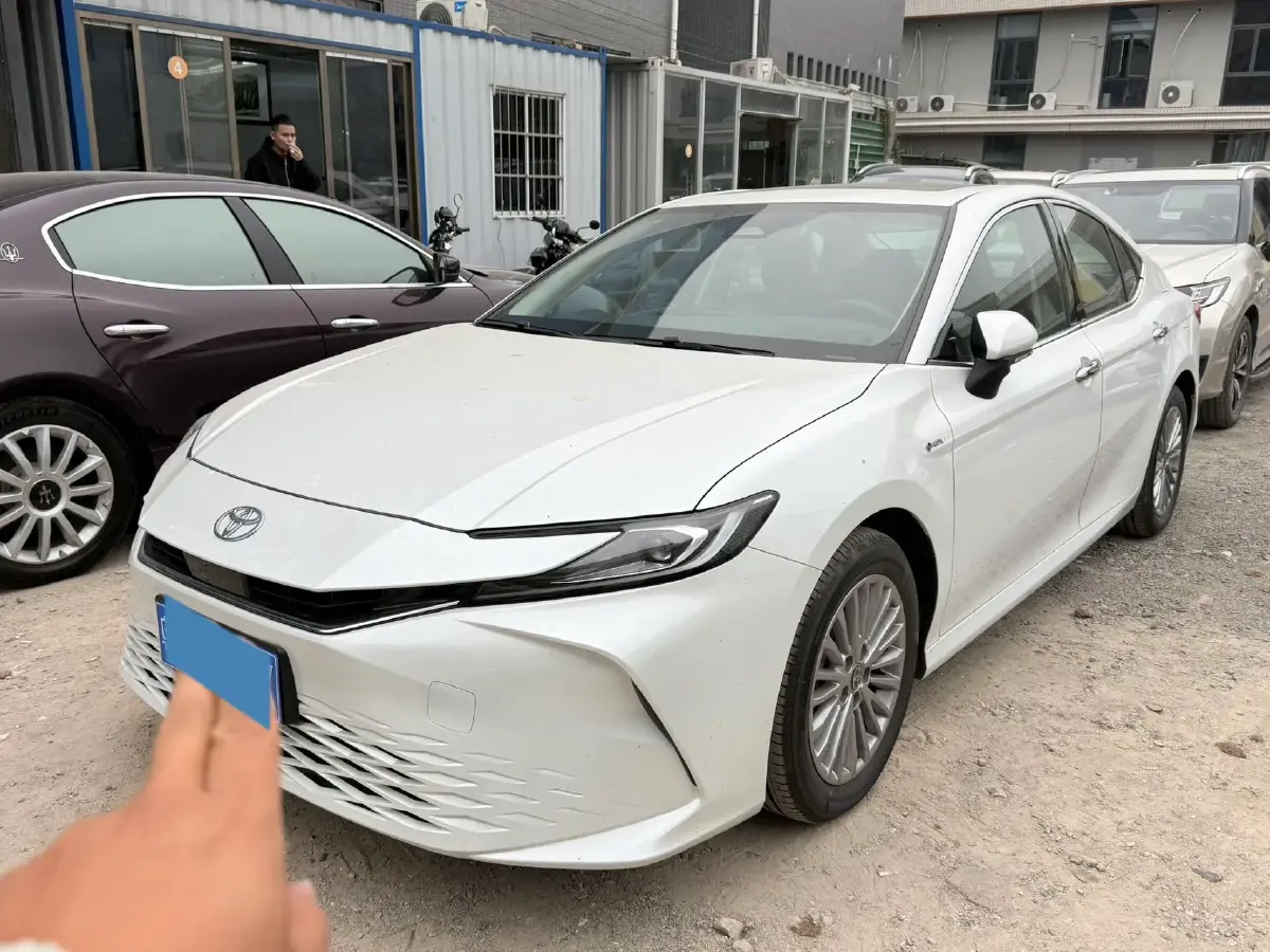 2024 Toyota Camry 2.0L 152HP L4 E-CVT Hybrid