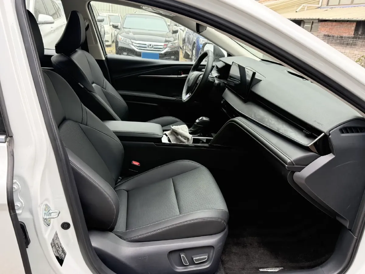 2024 Toyota Camry 2.0L 152HP L4 E-CVT Hybrid,autocango,china used car exporter,china ev exporter,chinese used car exporter,chinese used ev exporter