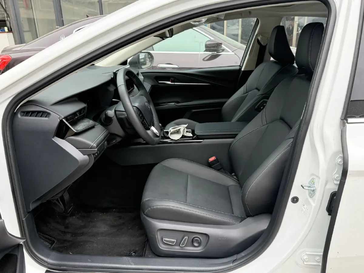 2024 Toyota Camry 2.0L 152HP L4 E-CVT Hybrid,autocango,china used car exporter,china ev exporter,chinese used car exporter,chinese used ev exporter