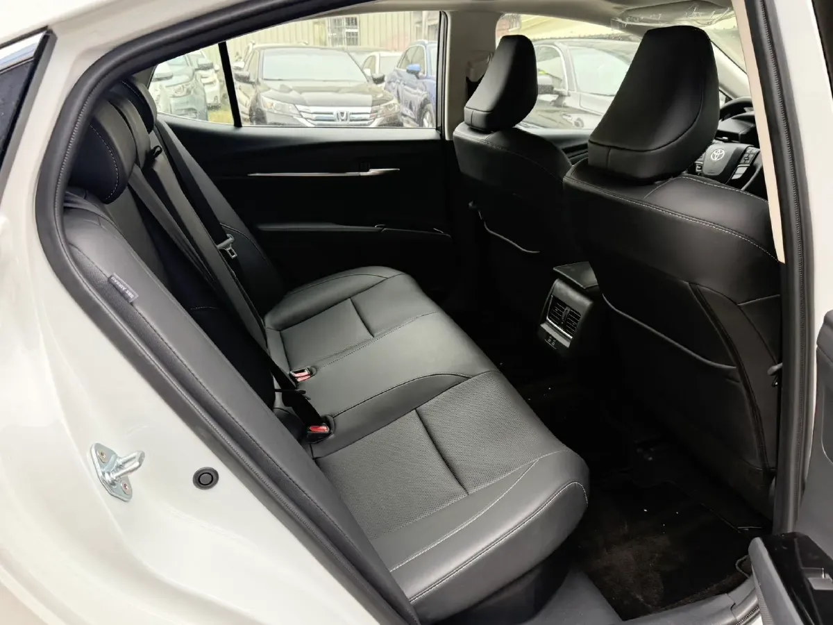 2024 Toyota Camry 2.0L 152HP L4 E-CVT Hybrid,autocango,china used car exporter,china ev exporter,chinese used car exporter,chinese used ev exporter