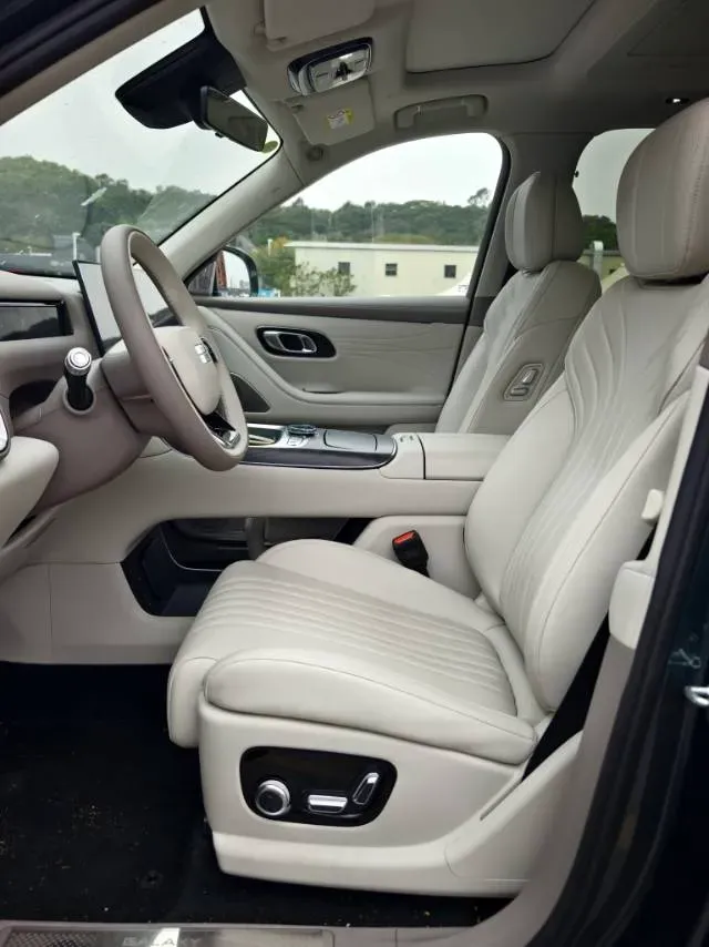 2025 Volkswagen Tiguan L 2.0T 220HP L4 7DCT,autocango,china used car exporter,china ev exporter,chinese used car exporter,chinese used ev exporter