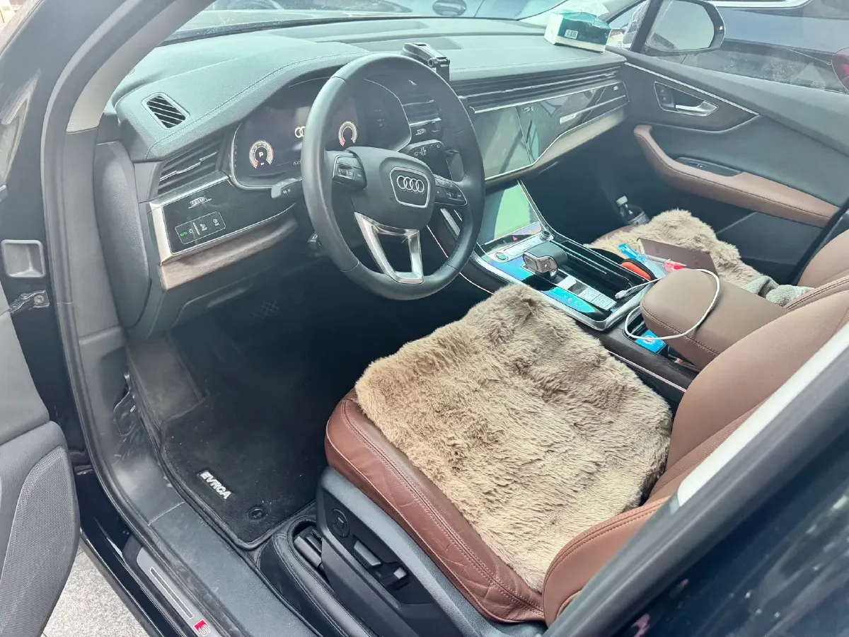 2023 Audi Q7 2.0T 265HP L4 8AT,autocango,china used car exporter,china ev exporter,chinese used car exporter,chinese used ev exporter