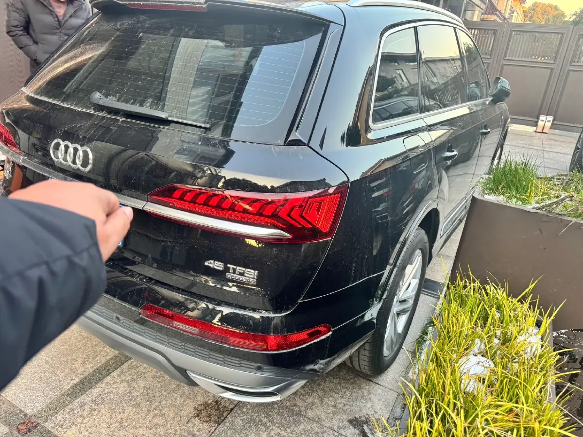2023 Audi Q7 2.0T 265HP L4 8AT,autocango,china used car exporter,china ev exporter,chinese used car exporter,chinese used ev exporter