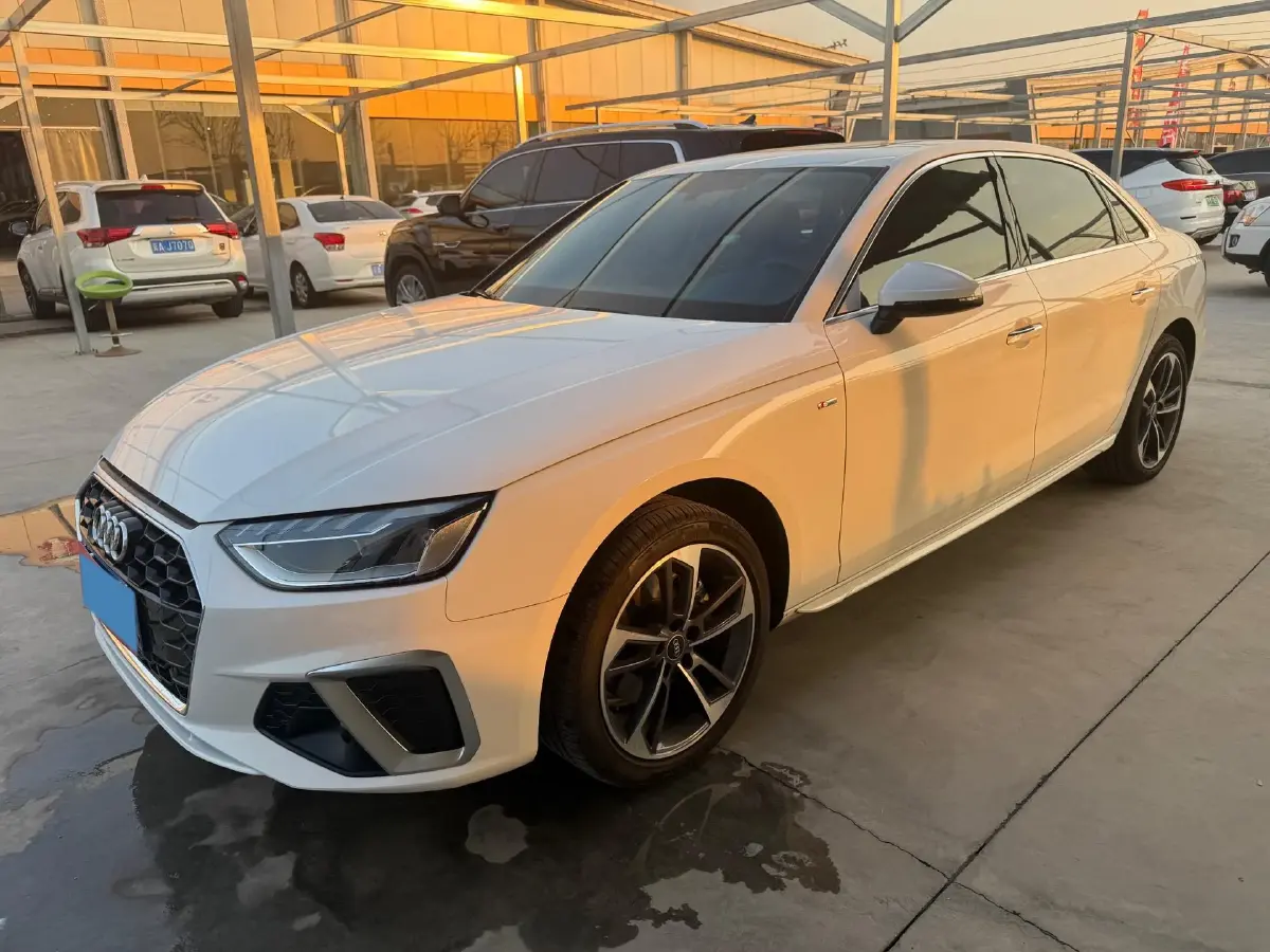 2025 Audi A4L 2.0T 190HP L4 7DCT
