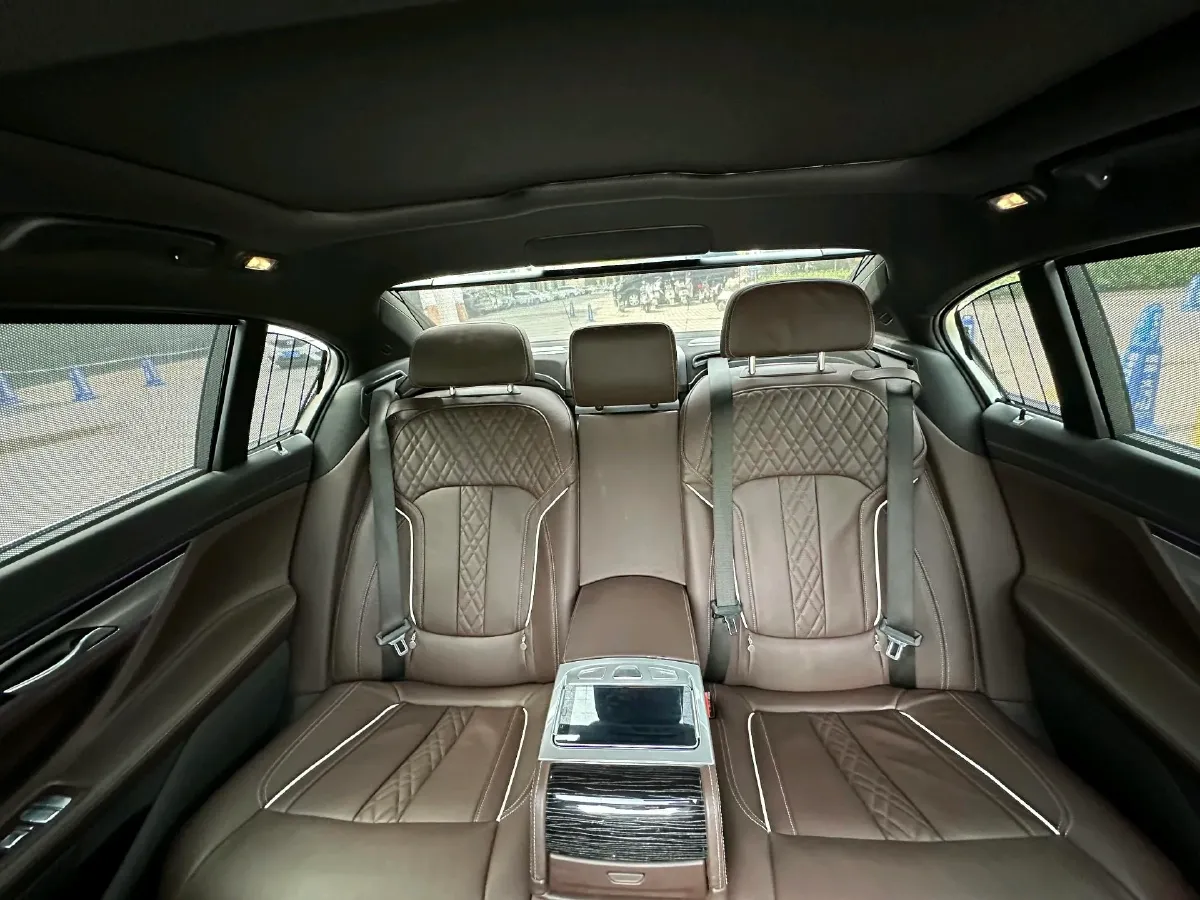 2021 BMW 7 Series 2.0T 265HP L4 8AT,autocango,china used car exporter,china ev exporter,chinese used car exporter,chinese used ev exporter