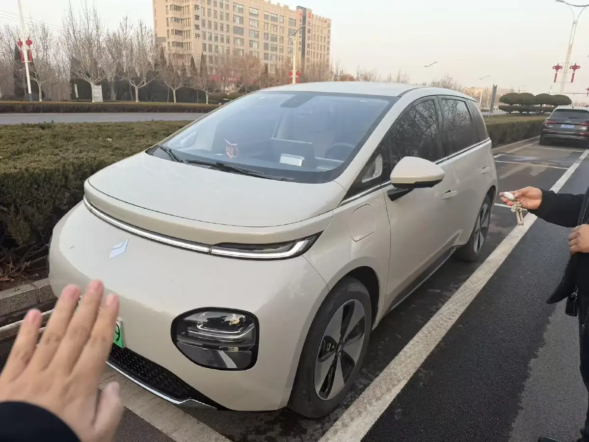 2023 BaoJun Cloud BEV 50.6KWH