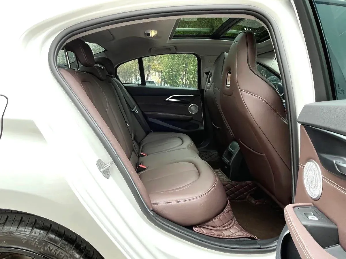 2023 BMW 1 Series 2.0T 178HP L4 7DCT,autocango,china used car exporter,china ev exporter,chinese used car exporter,chinese used ev exporter