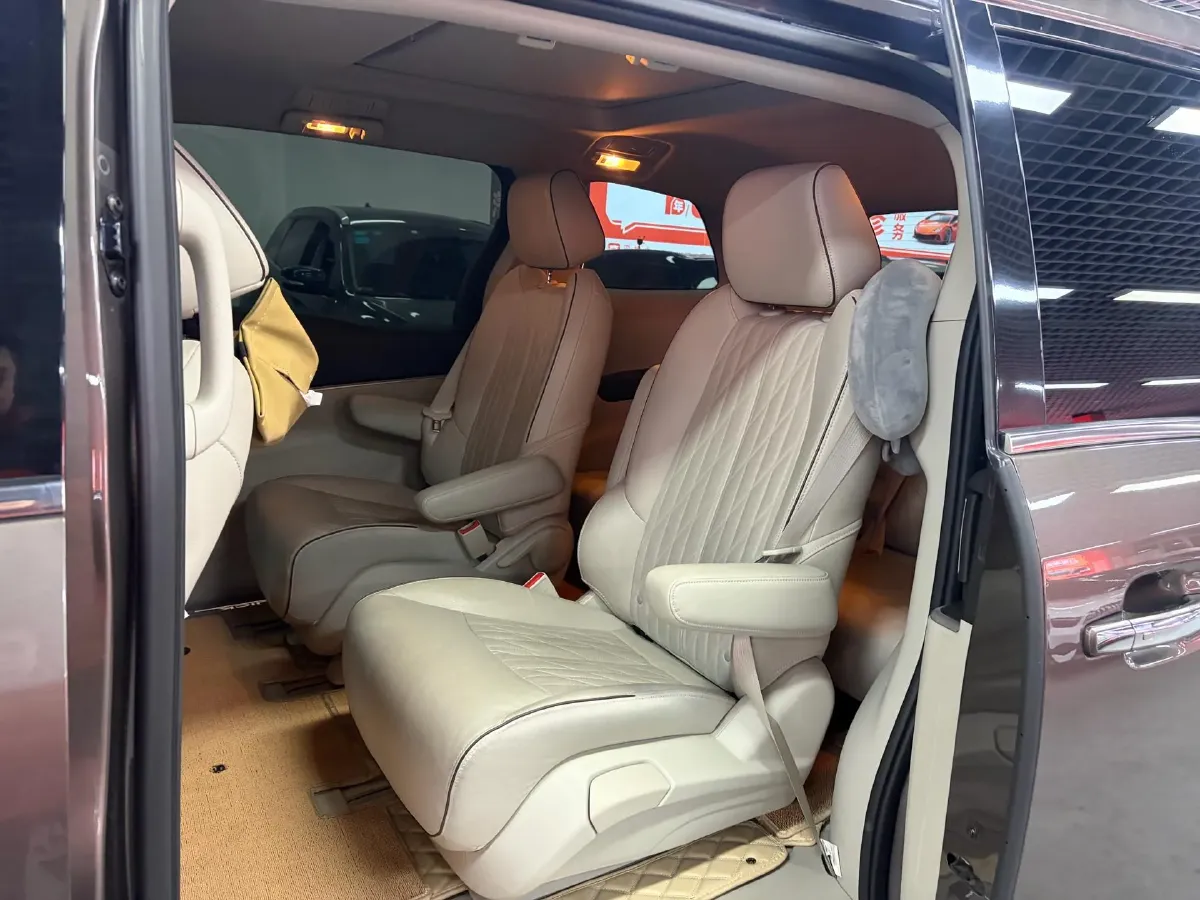 2022 Buick GL8 2.0T 237HP L4 9AT,autocango,china used car exporter,china ev exporter,chinese used car exporter,chinese used ev exporter