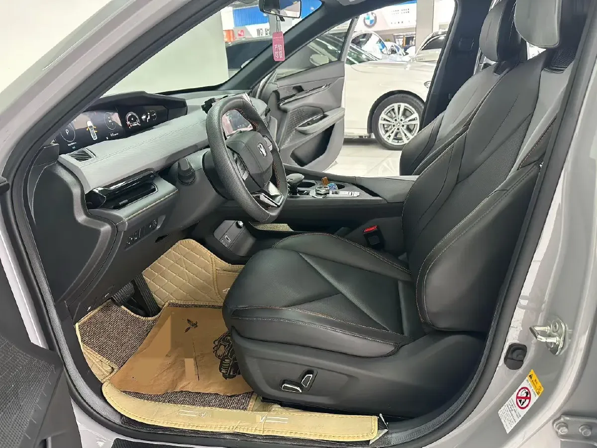 2022 ChangAn UNI-V 1.5T 188HP L4 7DCT,autocango,china used car exporter,china ev exporter,chinese used car exporter,chinese used ev exporter