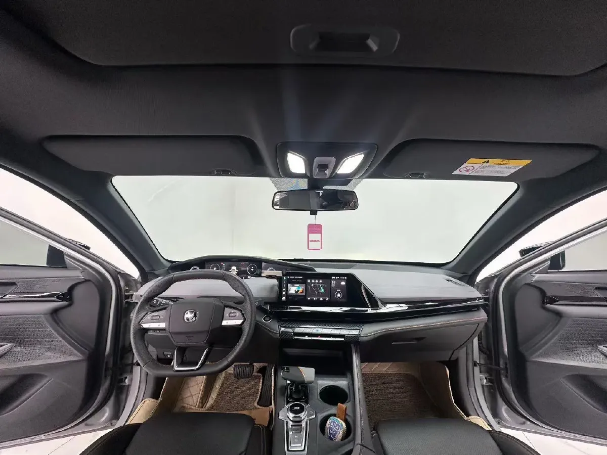 2022 ChangAn UNI-V 1.5T 188HP L4 7DCT,autocango,china used car exporter,china ev exporter,chinese used car exporter,chinese used ev exporter