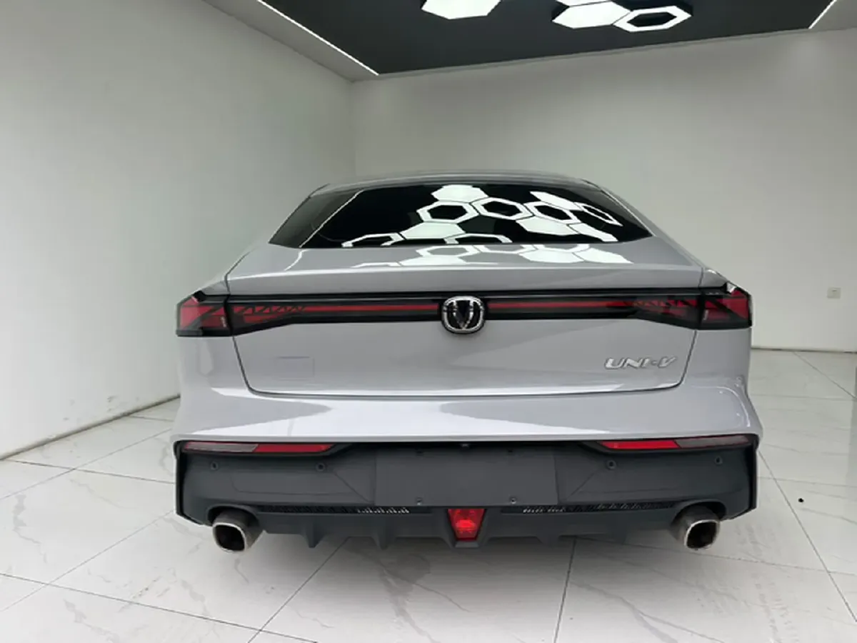 2022 ChangAn UNI-V 1.5T 188HP L4 7DCT,autocango,china used car exporter,china ev exporter,chinese used car exporter,chinese used ev exporter