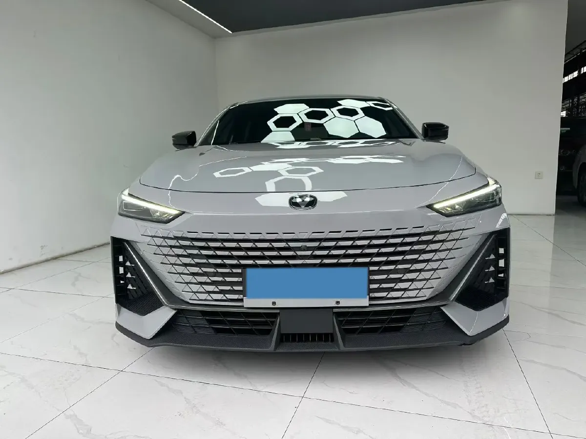 2022 ChangAn UNI-V 1.5T 188HP L4 7DCT,autocango,china used car exporter,china ev exporter,chinese used car exporter,chinese used ev exporter