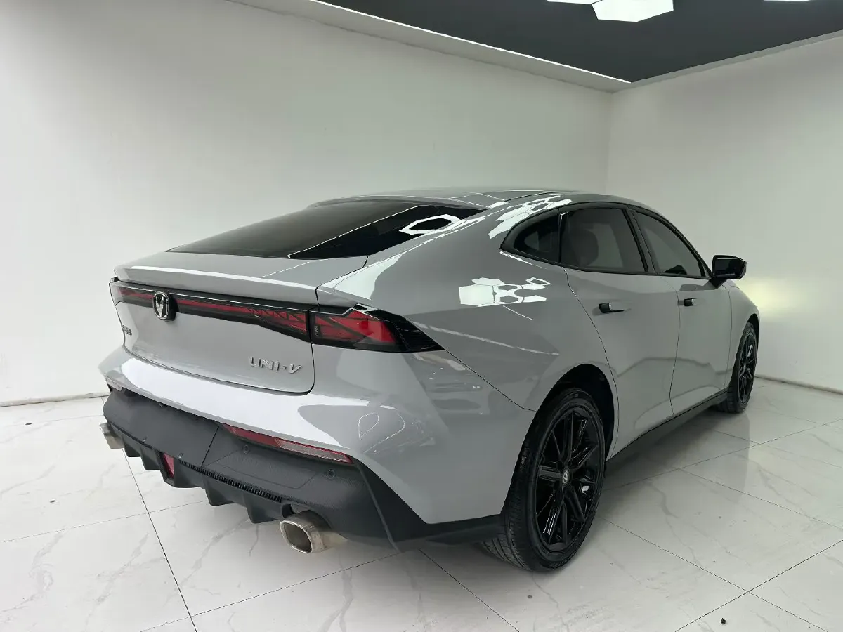 2022 ChangAn UNI-V 1.5T 188HP L4 7DCT,autocango,china used car exporter,china ev exporter,chinese used car exporter,chinese used ev exporter