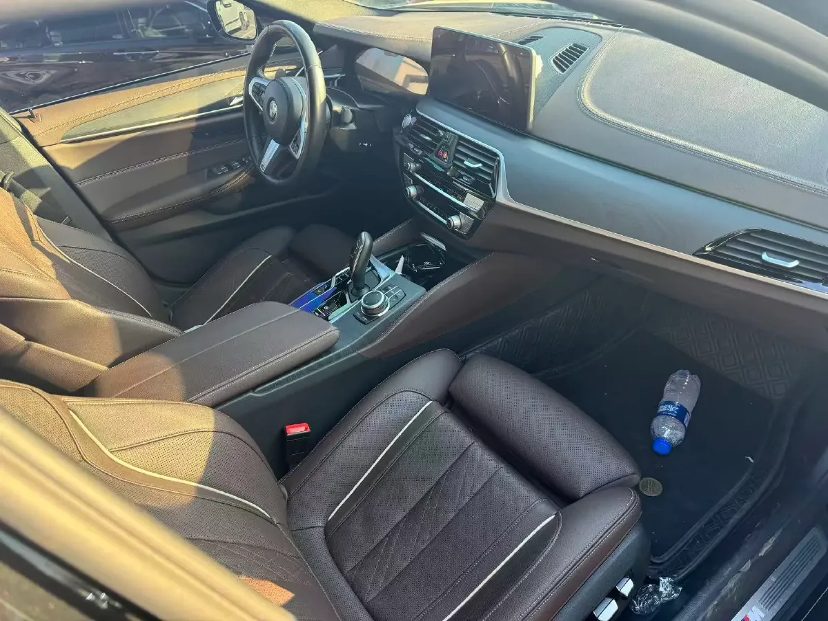 2022 BMW 5 Series 2.0T 252HP L4 8AT,autocango,china used car exporter,china ev exporter,chinese used car exporter,chinese used ev exporter