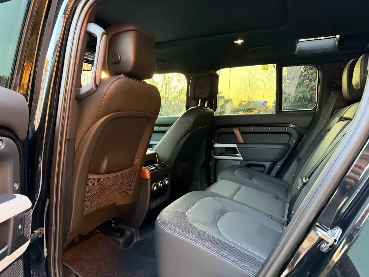 2023 Land Rover Defender 3.0T 400HP L6 8AT,autocango,china used car exporter,china ev exporter,chinese used car exporter,chinese used ev exporter