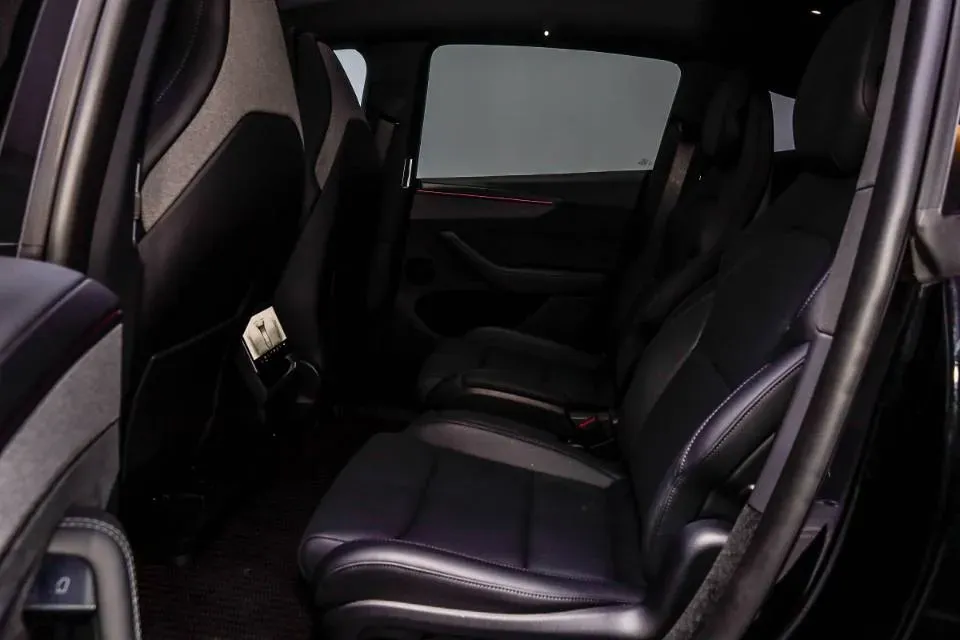 2025 Tesla Model Y L BEV,autocango,china used car exporter,china ev exporter,chinese used car exporter,chinese used ev exporter