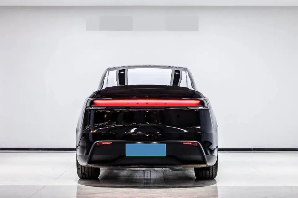 2025 Tesla Model Y L BEV,autocango,china used car exporter,china ev exporter,chinese used car exporter,chinese used ev exporter