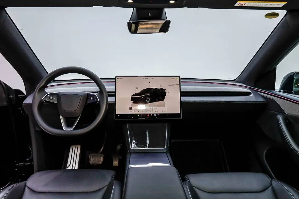 2025 Tesla Model Y L BEV,autocango,china used car exporter,china ev exporter,chinese used car exporter,chinese used ev exporter