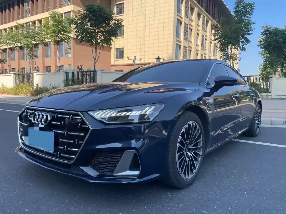 2022 Audi A7L 2.0T 245HP L4 7DCT