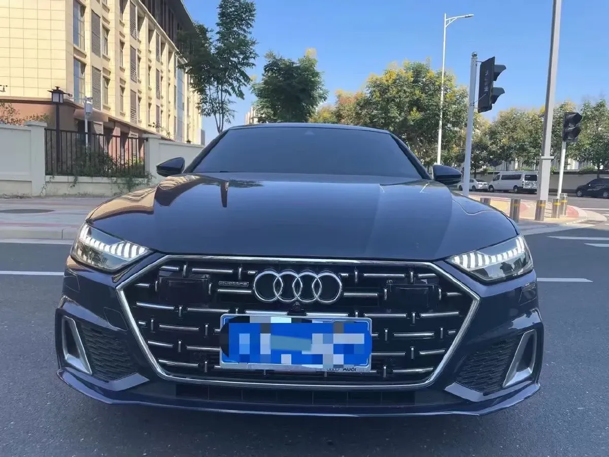 2022 Audi A7L 2.0T 245HP L4 7DCT,autocango,china used car exporter,china ev exporter,chinese used car exporter,chinese used ev exporter