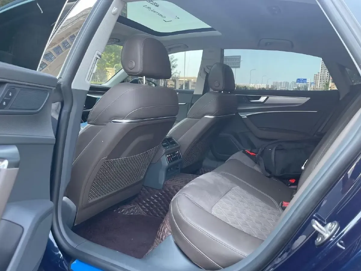 2022 Audi A7L 2.0T 245HP L4 7DCT,autocango,china used car exporter,china ev exporter,chinese used car exporter,chinese used ev exporter