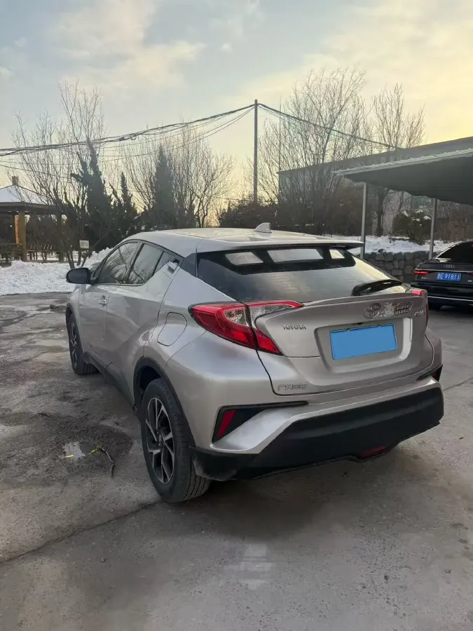 2020 Toyota C-HR 2.0L 171HP L4 CVT,autocango,china used car exporter,china ev exporter,chinese used car exporter,chinese used ev exporter