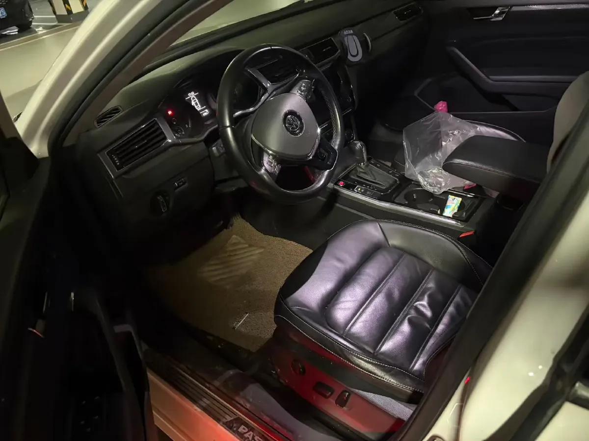 2017 Volkswagen Passat 1.8T 180HP L4 7DCT,autocango,china used car exporter,china ev exporter,chinese used car exporter,chinese used ev exporter