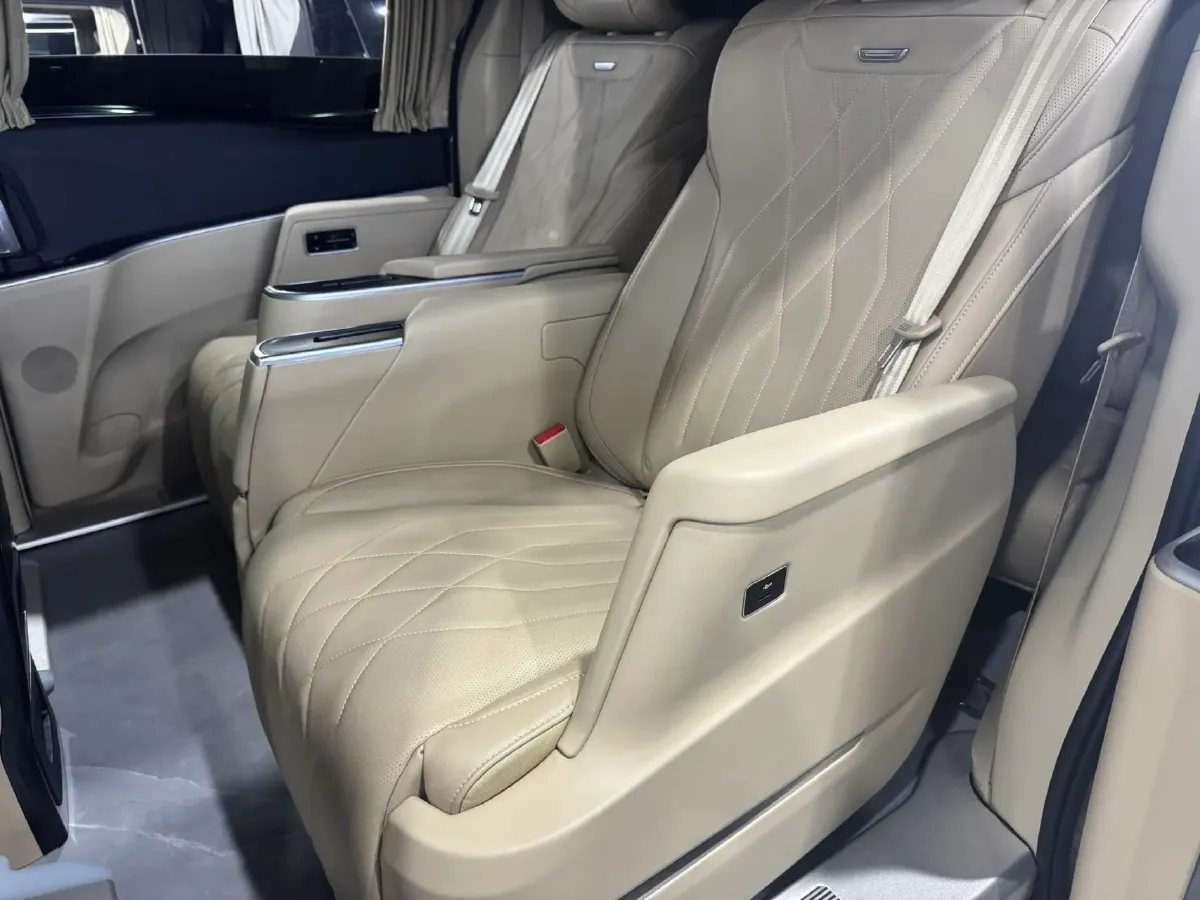 2023 Buick GL8 2.0T 237HP L4 9AT,autocango,china used car exporter,china ev exporter,chinese used car exporter,chinese used ev exporter