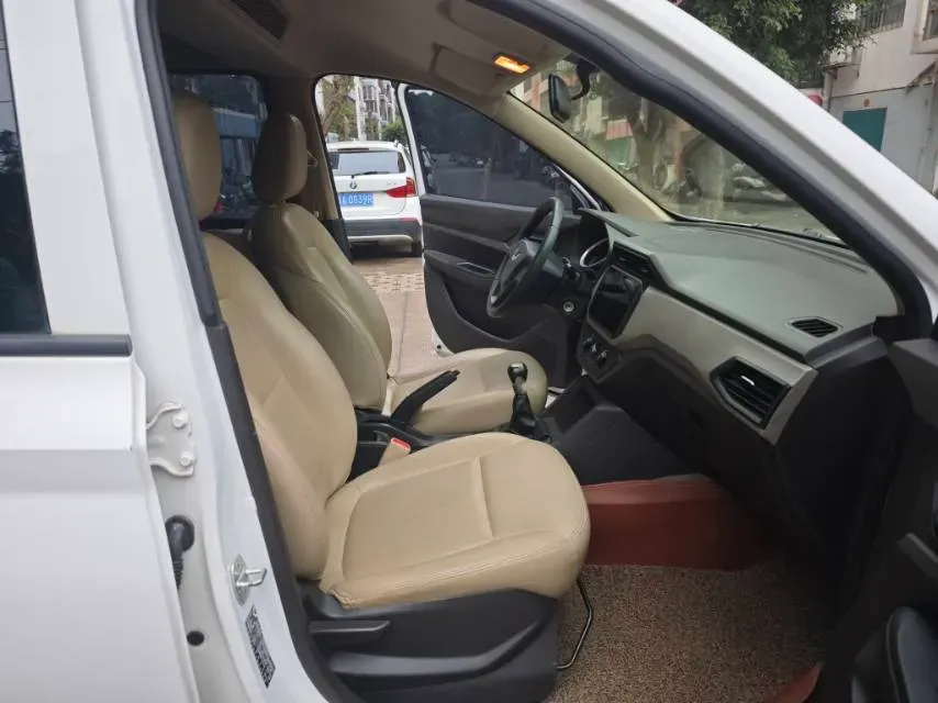 2018 WuLing HongGuang 1.5L 105HP L4 5MT,autocango,china used car exporter,china ev exporter,chinese used car exporter,chinese used ev exporter