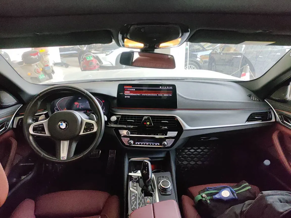 2022 BMW 5 Series 2.0T 252HP L4 8AT,autocango,china used car exporter,china ev exporter,chinese used car exporter,chinese used ev exporter