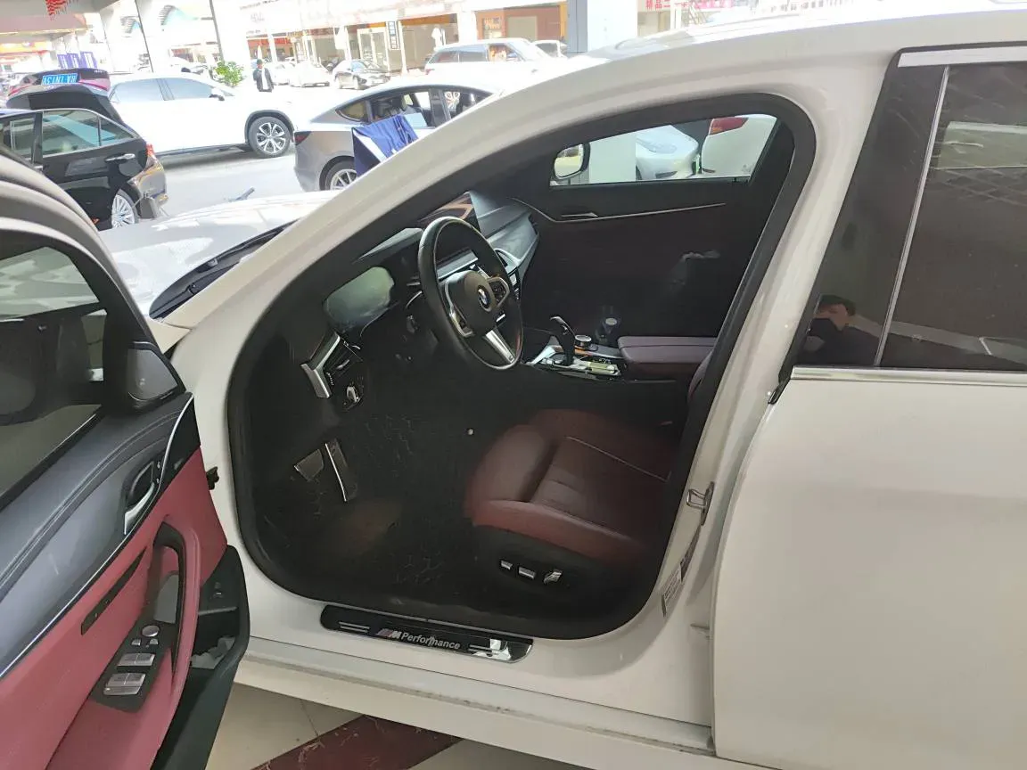 2022 BMW 5 Series 2.0T 252HP L4 8AT,autocango,china used car exporter,china ev exporter,chinese used car exporter,chinese used ev exporter