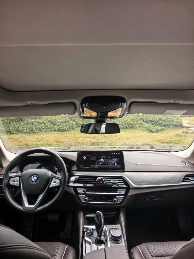 2022 BMW 5 Series 2.0T 252HP L4 8AT,autocango,china used car exporter,china ev exporter,chinese used car exporter,chinese used ev exporter