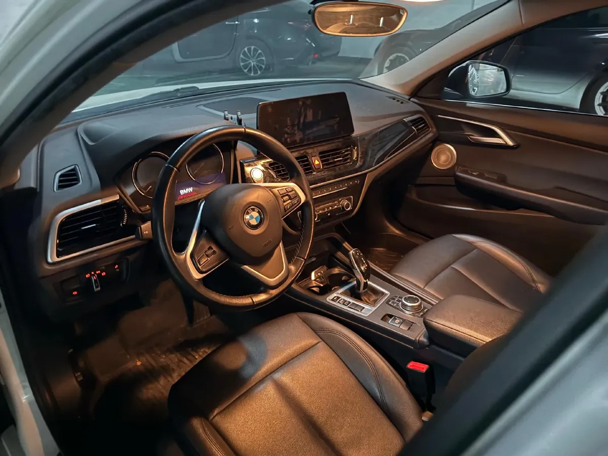 2021 BMW 1 Series 1.5T 140HP L3 7DCT,autocango,china used car exporter,china ev exporter,chinese used car exporter,chinese used ev exporter