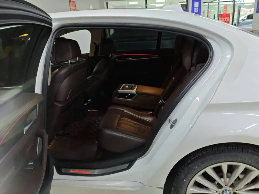 2020 BMW 5 Series 2.0T 252HP L4 8AT,autocango,china used car exporter,china ev exporter,chinese used car exporter,chinese used ev exporter