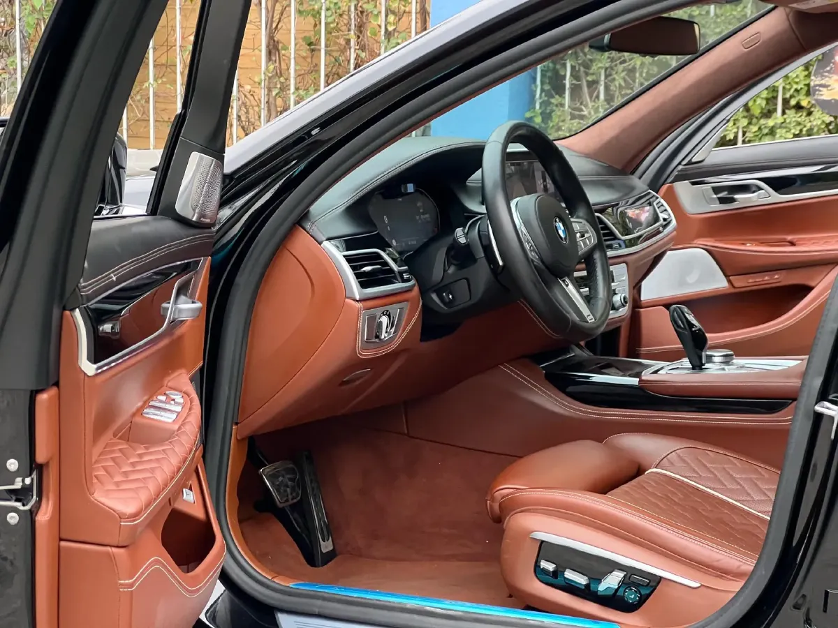 2019 BMW 7 Series 3.0T 340HP L6 8AT,autocango,china used car exporter,china ev exporter,chinese used car exporter,chinese used ev exporter