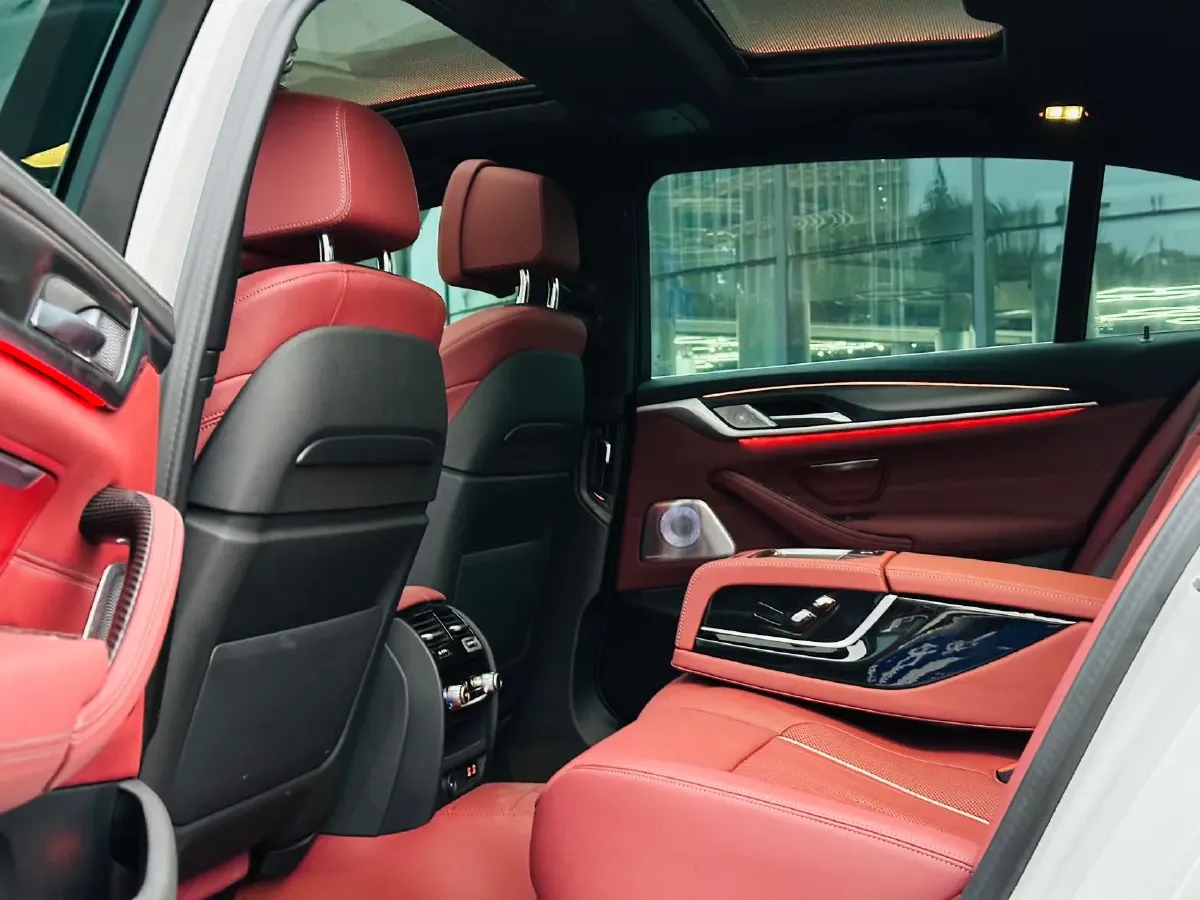 2023 BMW 5 Series 2.0T 245HP L4 8AT,autocango,china used car exporter,china ev exporter,chinese used car exporter,chinese used ev exporter