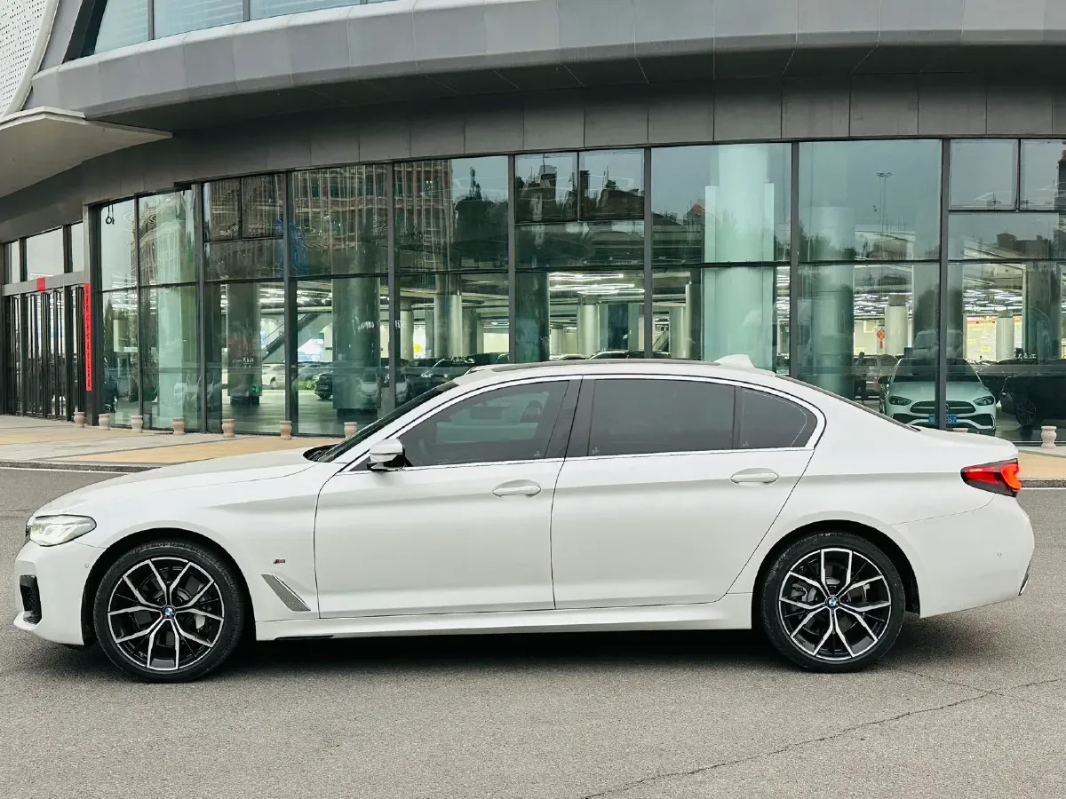 2023 BMW 5 Series 2.0T 245HP L4 8AT,autocango,china used car exporter,china ev exporter,chinese used car exporter,chinese used ev exporter