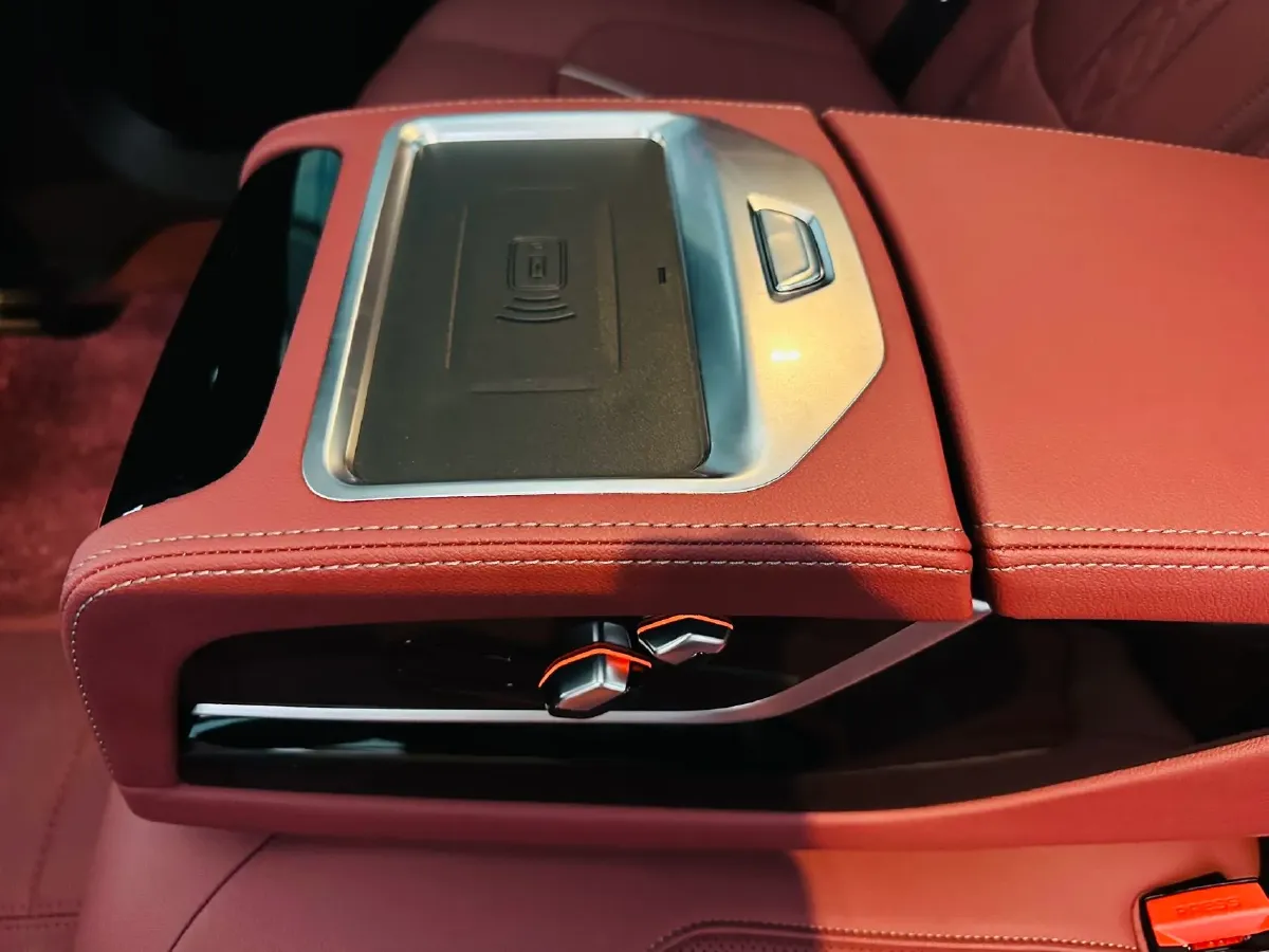 2023 BMW 5 Series 2.0T 245HP L4 8AT,autocango,china used car exporter,china ev exporter,chinese used car exporter,chinese used ev exporter