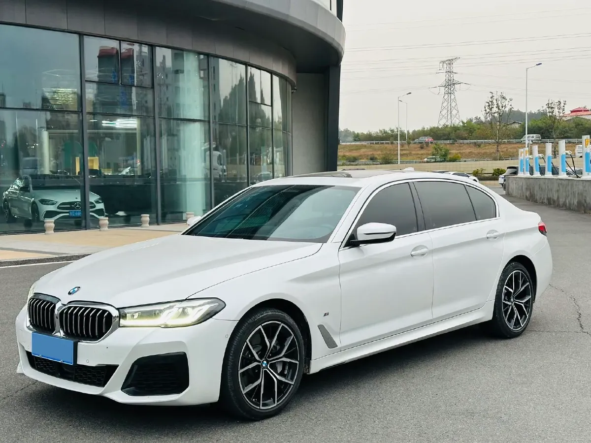 2023 BMW 5 Series 2.0T 245HP L4 8AT,autocango,china used car exporter,china ev exporter,chinese used car exporter,chinese used ev exporter
