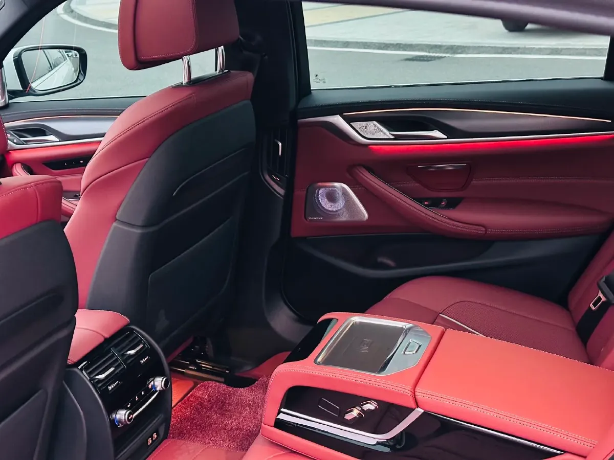 2023 BMW 5 Series 2.0T 245HP L4 8AT,autocango,china used car exporter,china ev exporter,chinese used car exporter,chinese used ev exporter