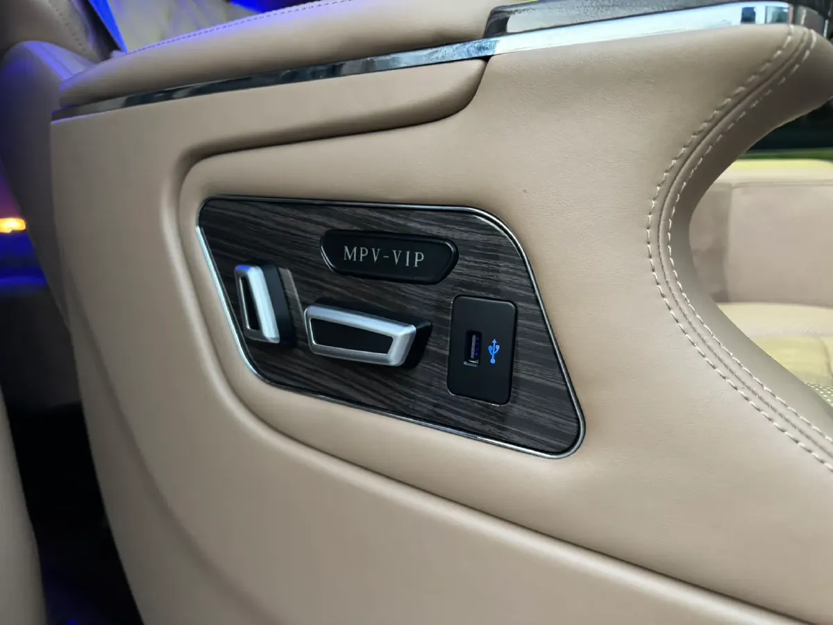 2020 Buick GL8 2.0T 237HP L4 9AT,autocango,china used car exporter,china ev exporter,chinese used car exporter,chinese used ev exporter