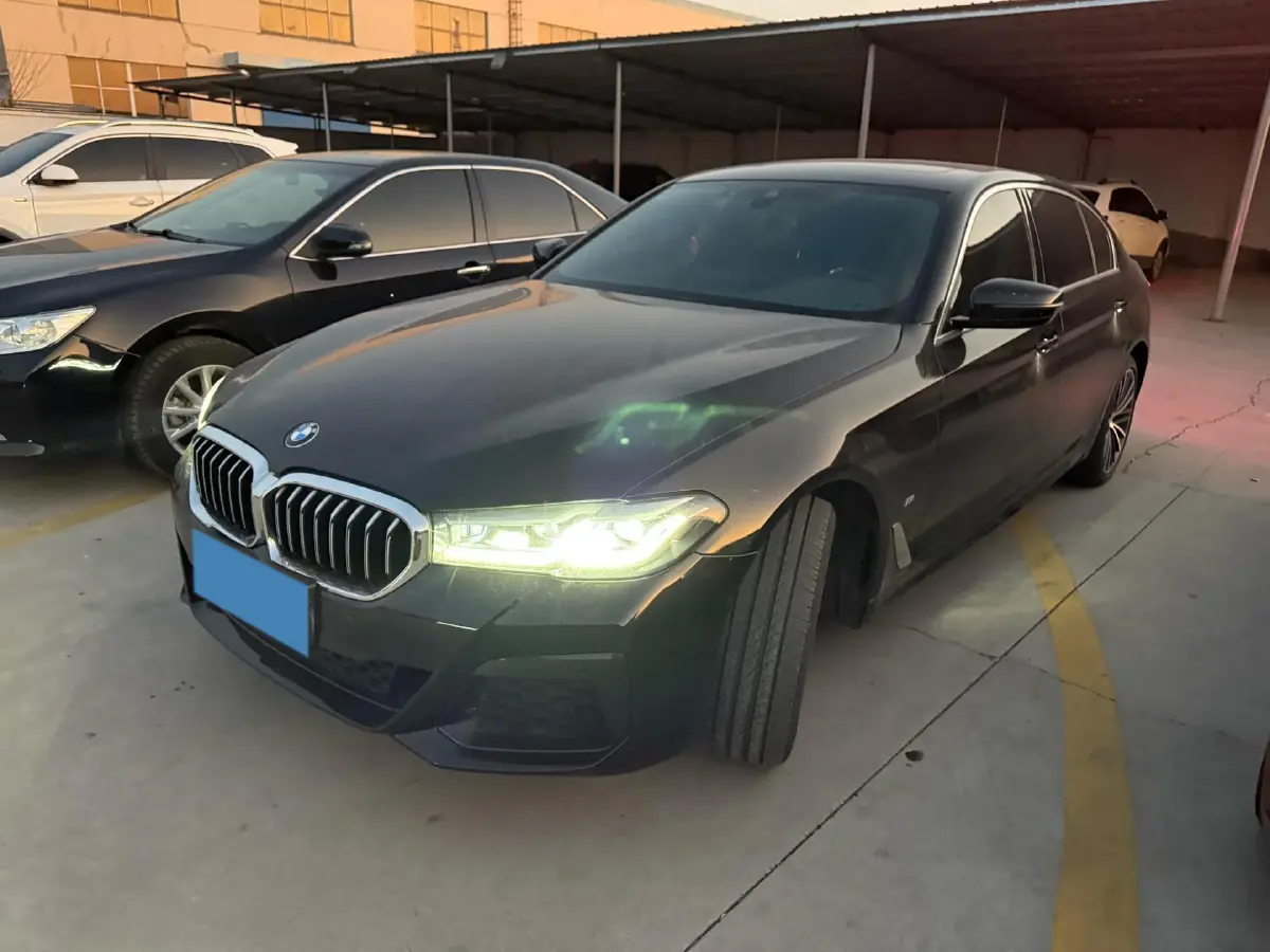 2022 BMW 5 Series 2.0T 252HP L4 8AT