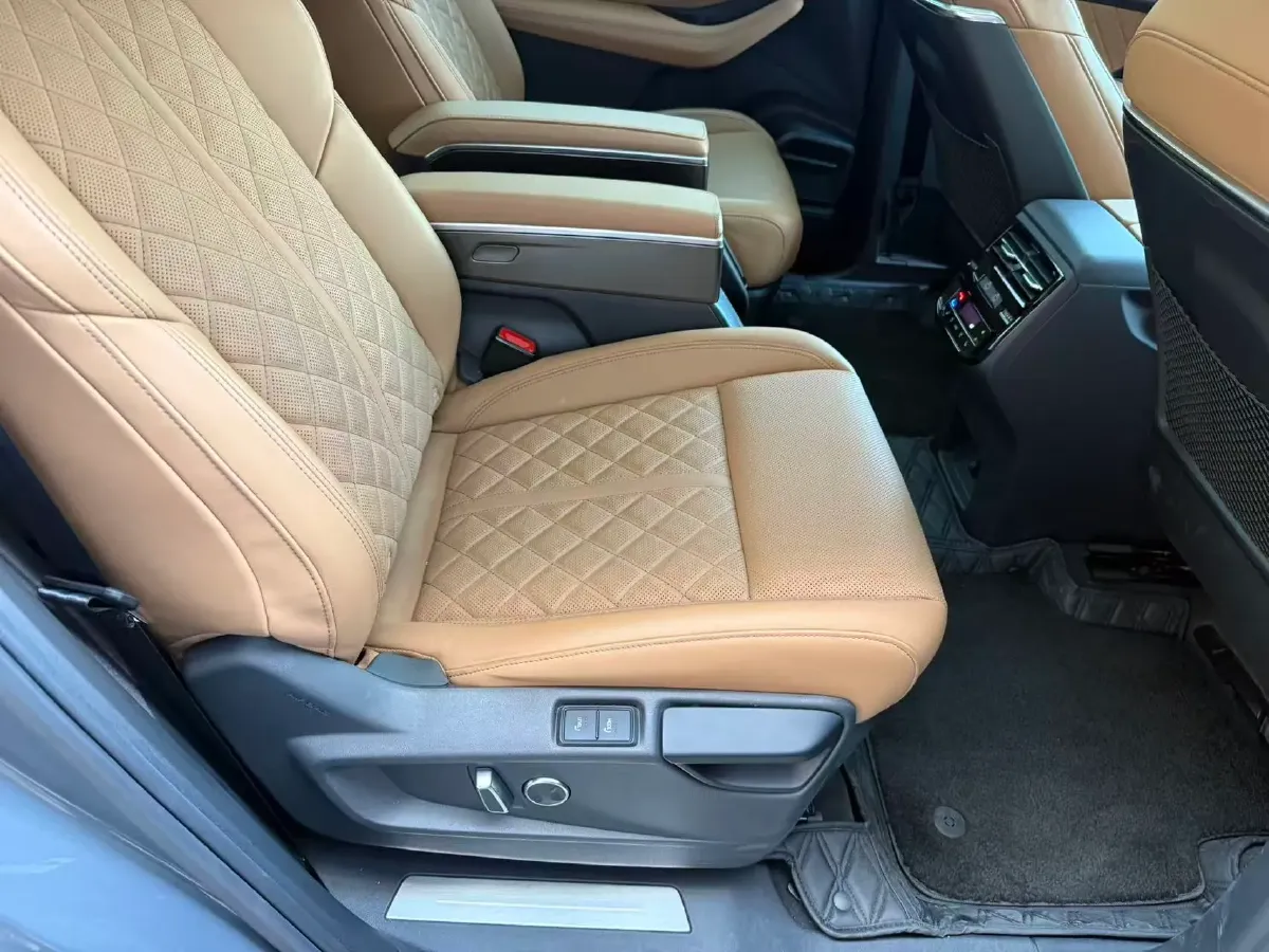 2024 Audi Q6 2.0T 265HP L4 7DCT,autocango,china used car exporter,china ev exporter,chinese used car exporter,chinese used ev exporter