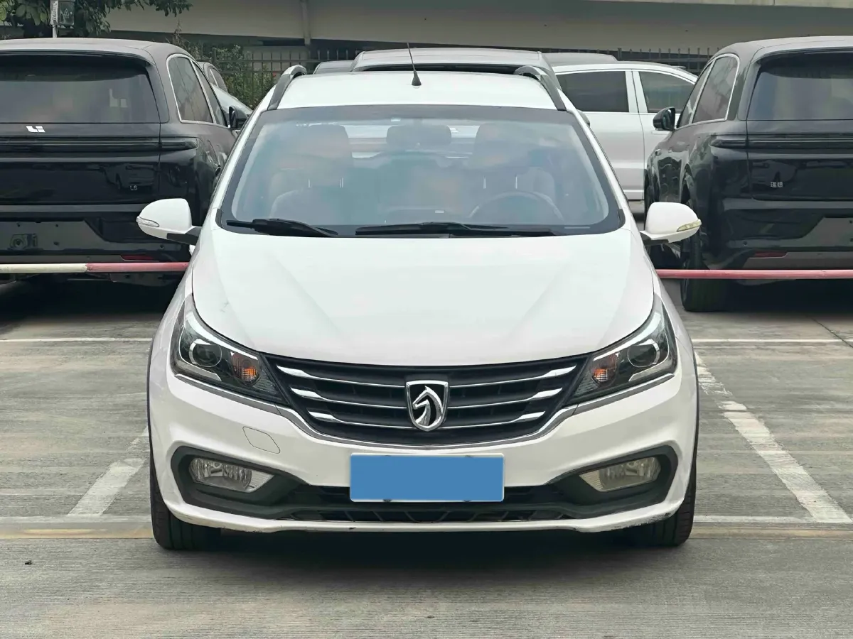 2017 BaoJun 310W 1.5L 112HP L4 6MT,autocango,china used car exporter,china ev exporter,chinese used car exporter,chinese used ev exporter