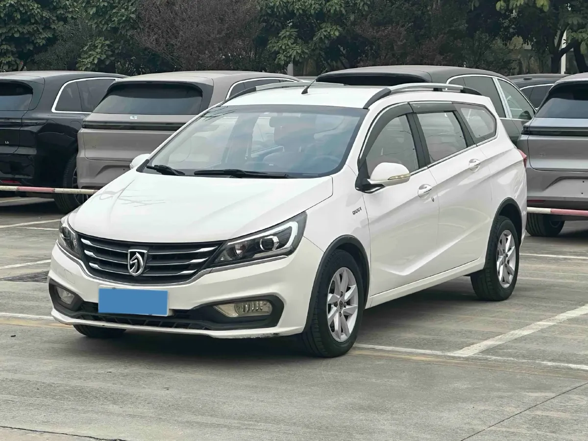 2017 BaoJun 310W 1.5L 112HP L4 6MT,autocango,china used car exporter,china ev exporter,chinese used car exporter,chinese used ev exporter