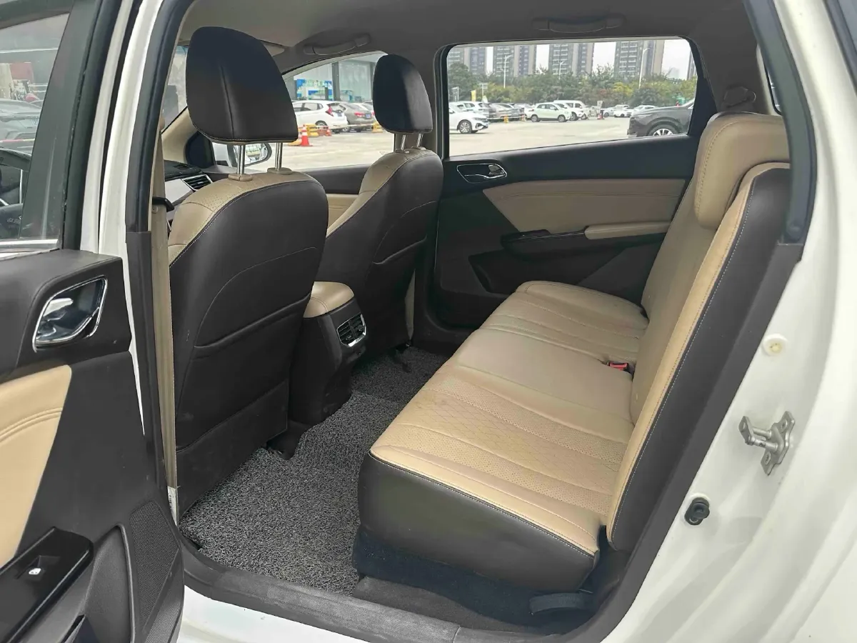 2017 BaoJun 310W 1.5L 112HP L4 6MT,autocango,china used car exporter,china ev exporter,chinese used car exporter,chinese used ev exporter