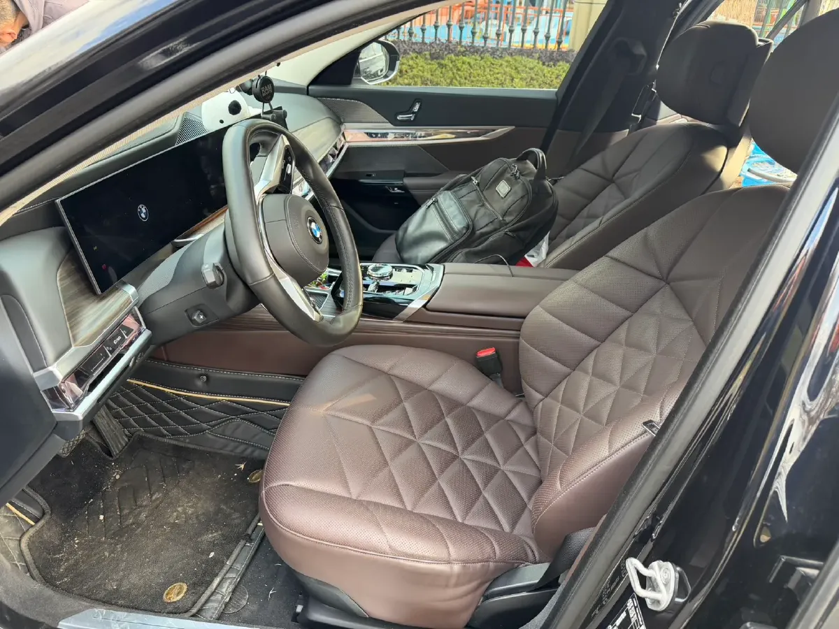 2023 BMW 7 Series 3.0T 272HP L6 8AT,autocango,china used car exporter,china ev exporter,chinese used car exporter,chinese used ev exporter