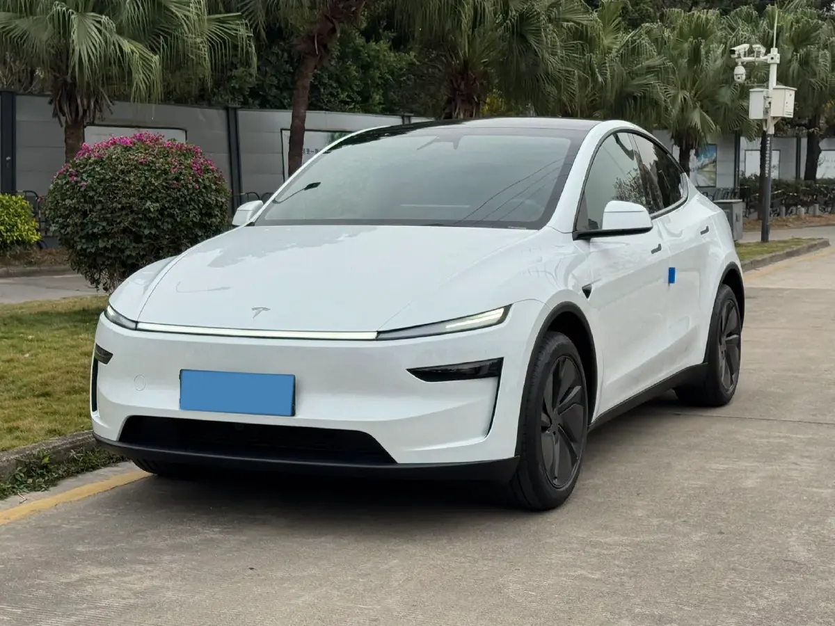 2026 Tesla Model Y BEV