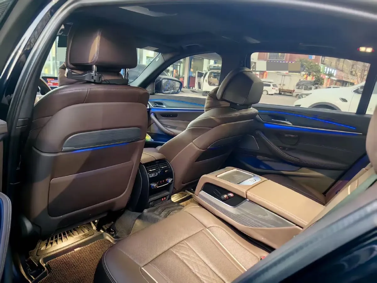 2023 BMW 5 Series 2.0T 245HP L4 8AT,autocango,china used car exporter,china ev exporter,chinese used car exporter,chinese used ev exporter